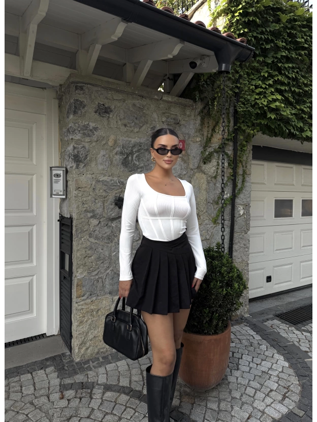 Beyaz Korse Detay Basic Crop