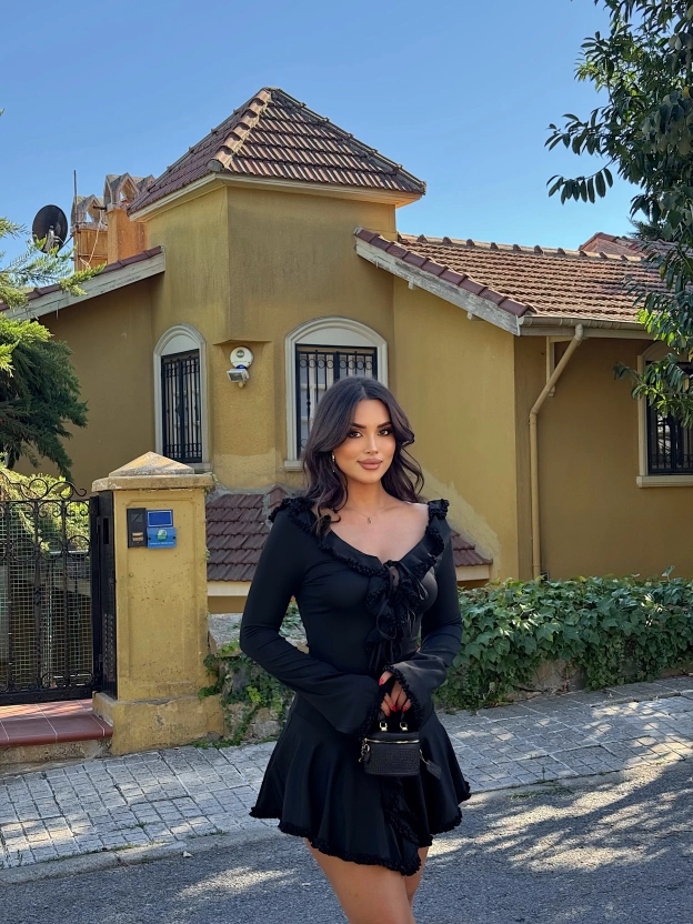 Siyah Fırfırlı Tasarım Elbise