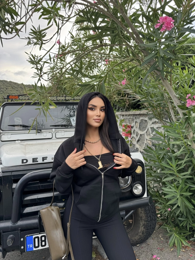 Siyah Fermuarlı Oversize Hırka