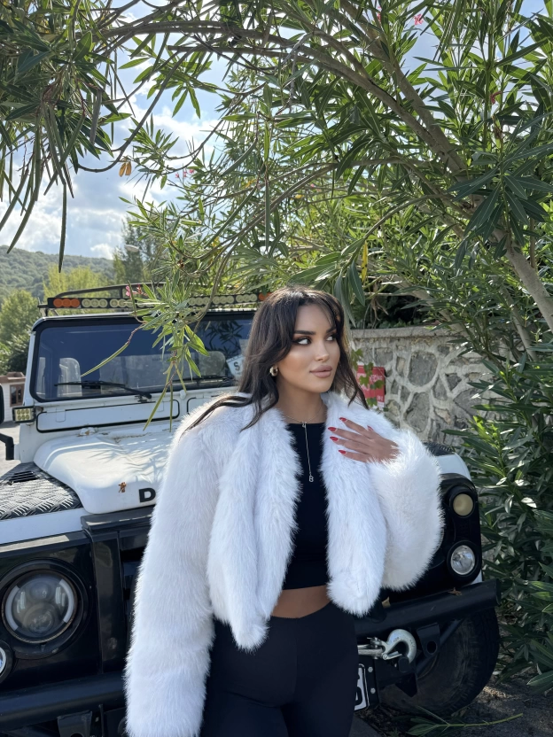 Beyaz Crop Kürk Ceket
