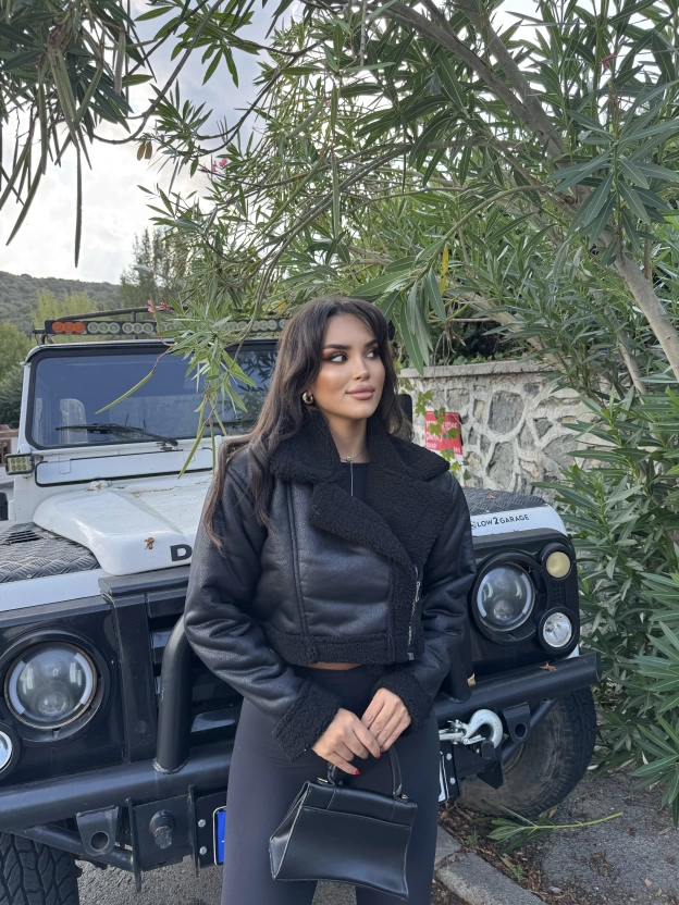 Siyah Kürklü Crop Mont