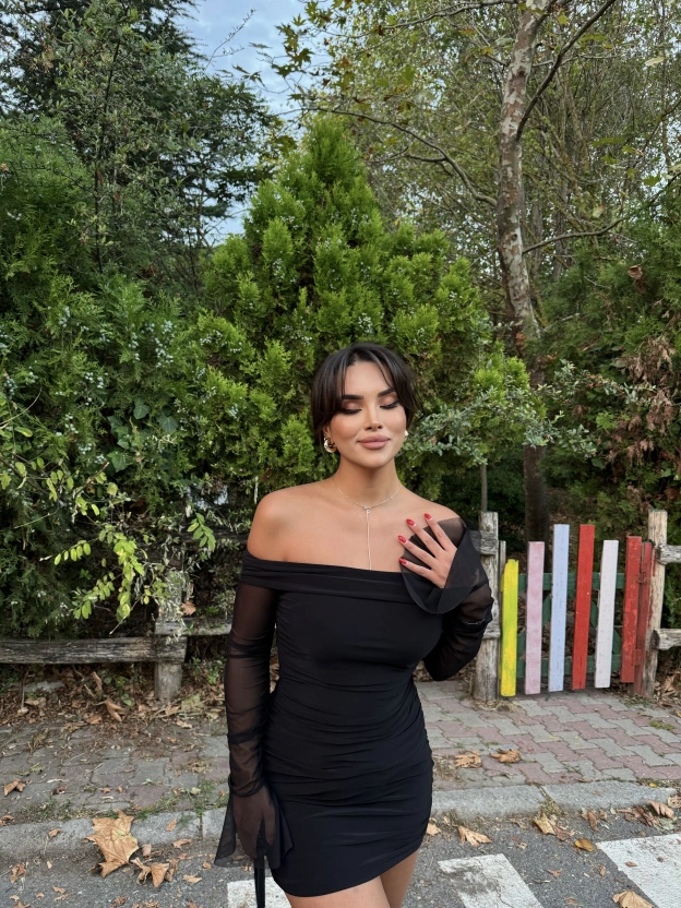 Siyah Madonna Yaka Kolu Tül Elbise