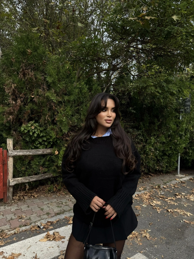 Siyah Bisiklet Yaka Basic Kazak