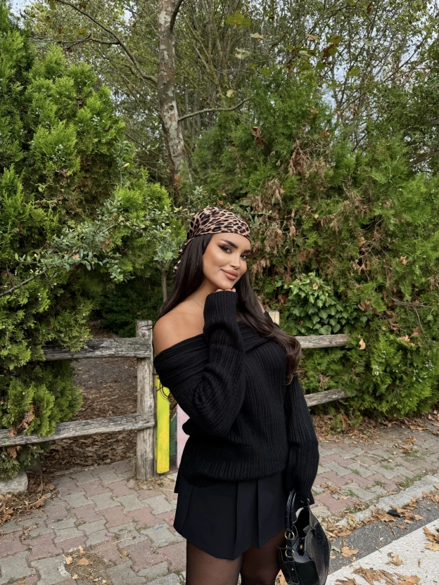 Siyah Madonna Yaka Kazak