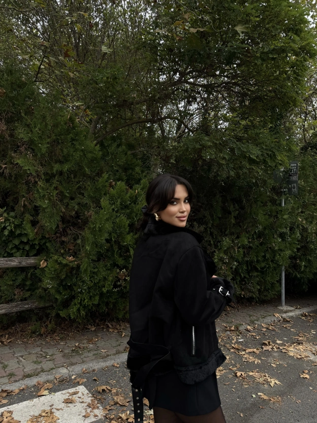 Siyah Süet Detay İçi Peluş Mont