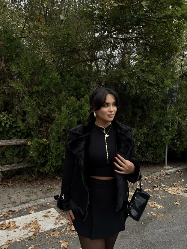 Siyah Süet Detay İçi Peluş Mont