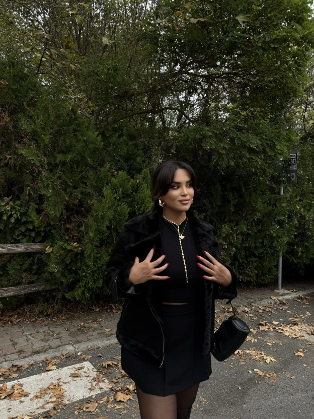 Siyah Süet Detay İçi Peluş Mont