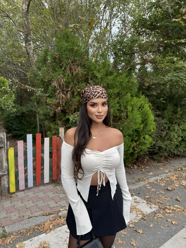 Krem Madonna Büzgülü Crop