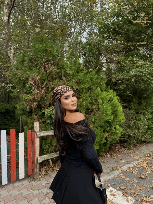 Siyah Madonna Yaka Yumoş Kazak