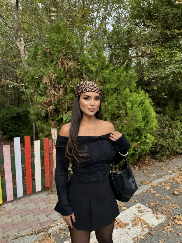 Siyah Madonna Yaka Yumoş Kazak