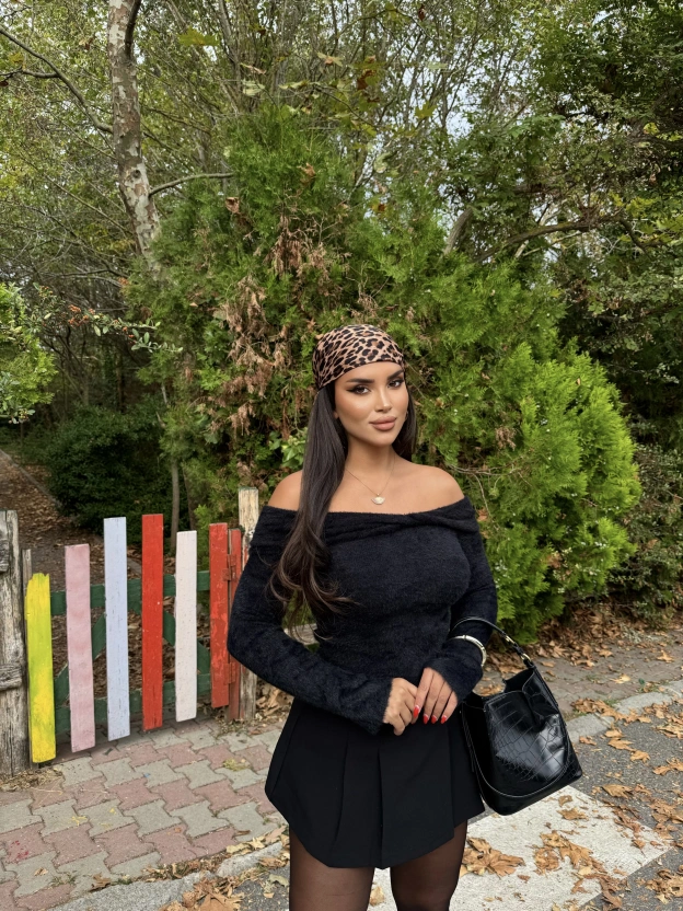 Siyah Madonna Yaka Yumoş Kazak