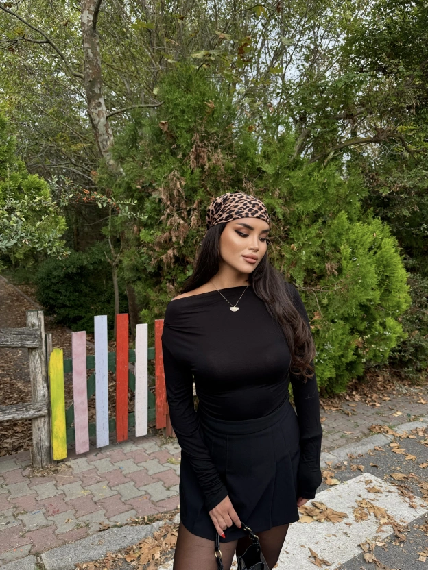 Siyah Basic Büzgülü Crop