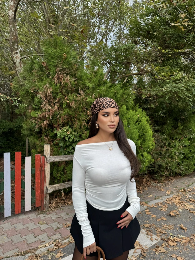Beyaz Basic Büzgülü Crop