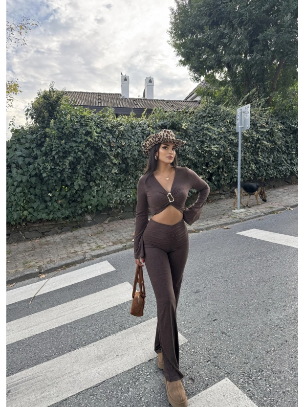 Kahve Göğüs Tokalı Takım