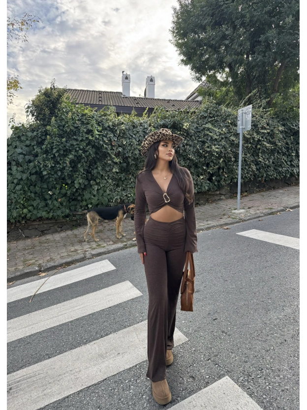 Kahve Göğüs Tokalı Takım