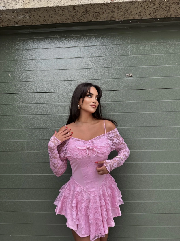 Pembe Dantel Detay Şortlu Elbise