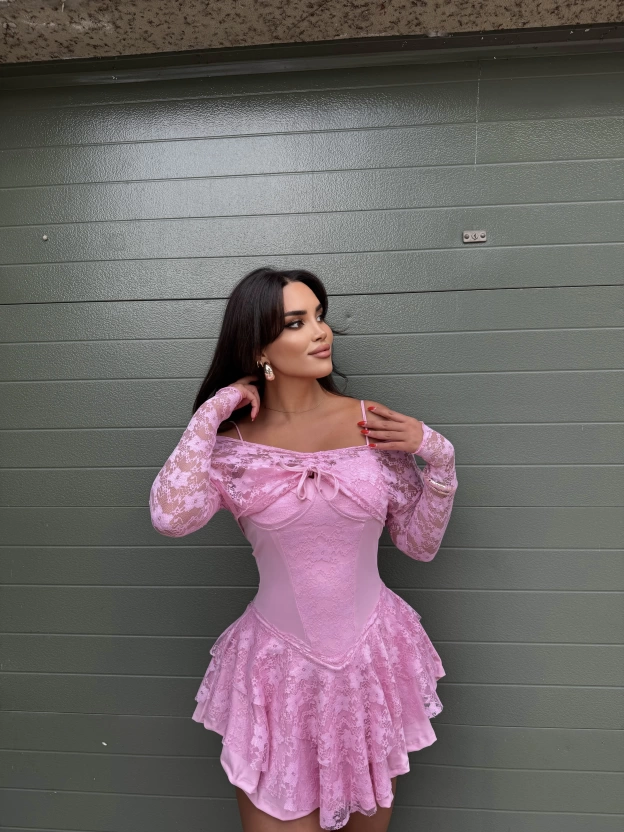 Pembe Dantel Detay Şortlu Elbise