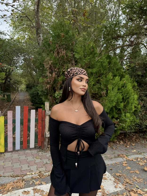 Siyah Madonna Büzgülü Crop