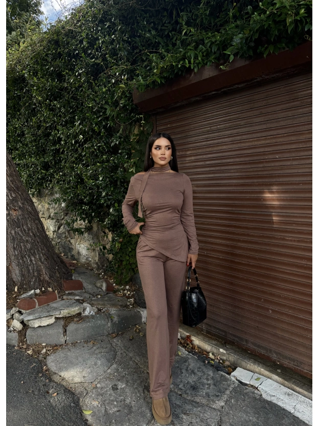 Kahverengi Fularlı Asimetrik İkili Takım
