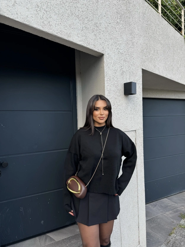 Siyah Yırtmaç Detay Basic Oversize Kazak