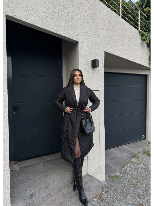 Siyah Kapitone Kuşaklı Uzun Mont