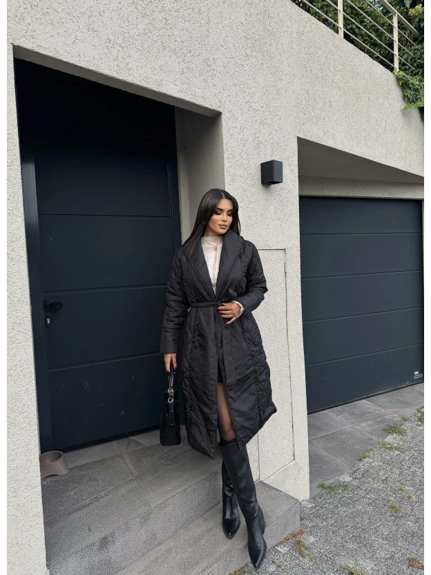 Siyah Kapitone Kuşaklı Uzun Mont