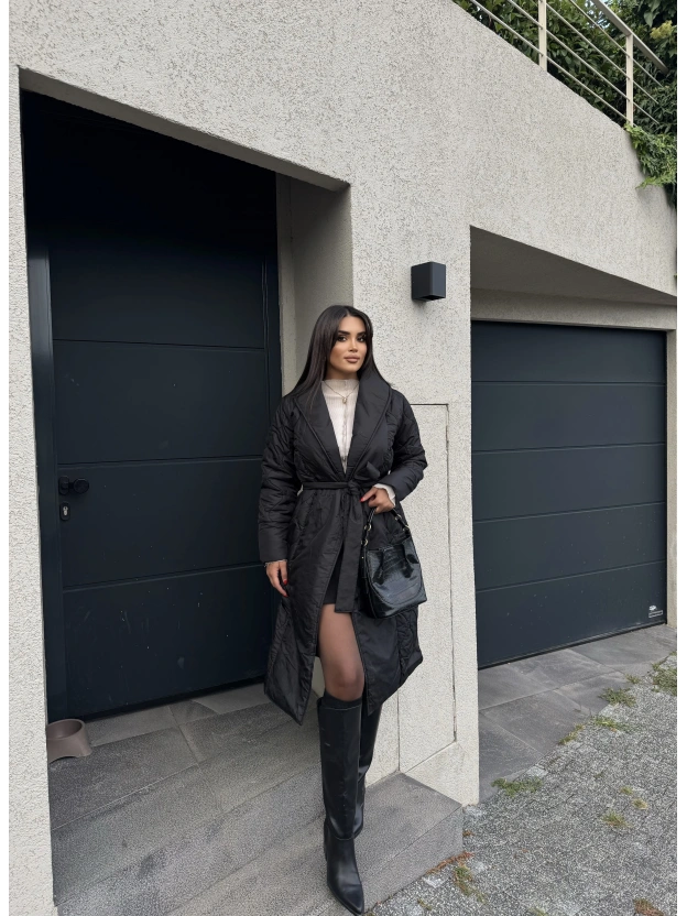 Siyah Kapitone Kuşaklı Uzun Mont