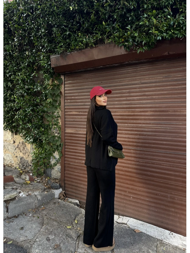 Siyah Fermuarlı Triko Takım