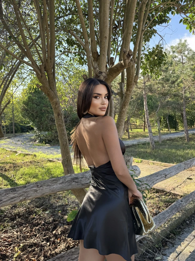 Siyah Saten Sırt Detay Mini Elbise