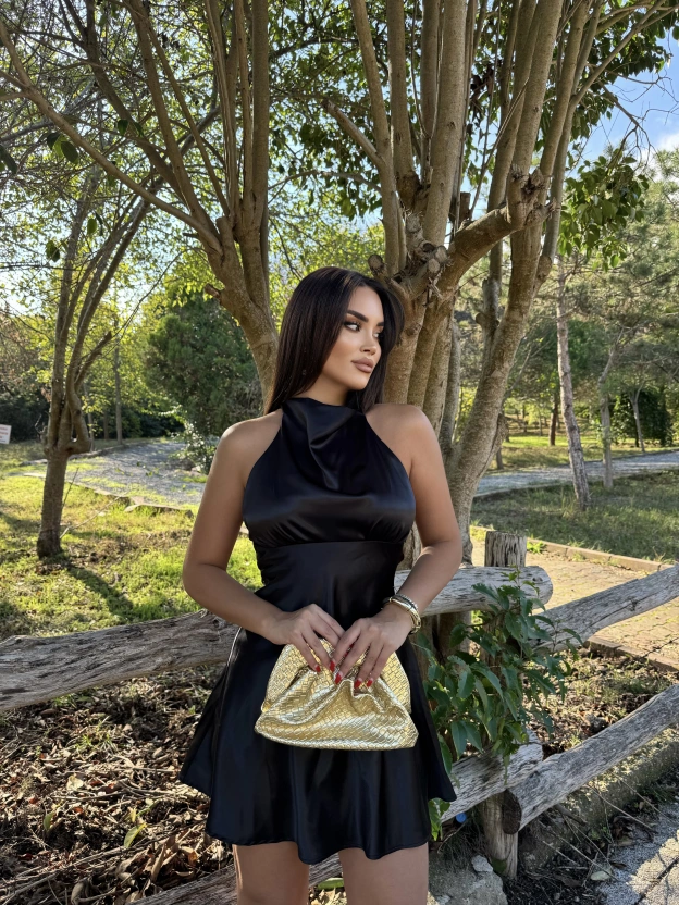 Siyah Saten Sırt Detay Mini Elbise