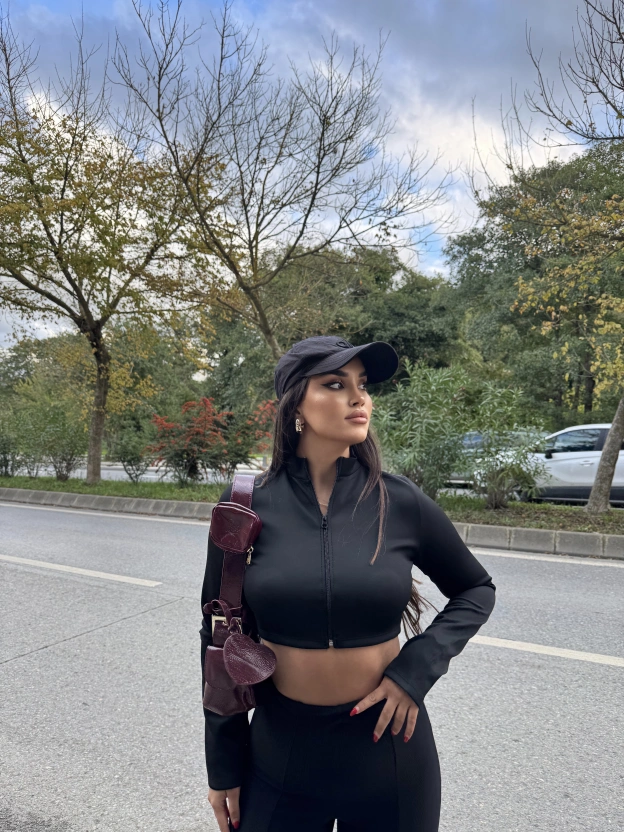 Crop Siyah Fermuarlı Hırka