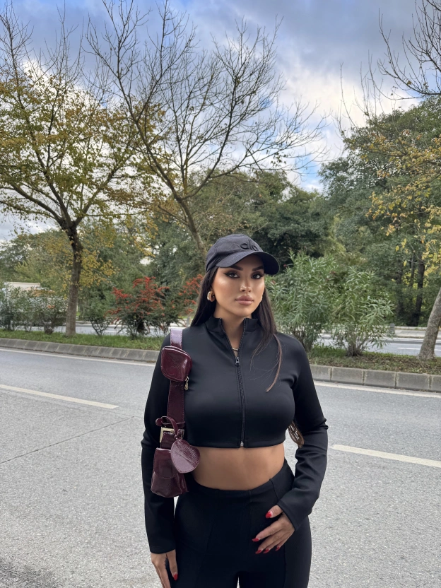 Crop Siyah Fermuarlı Hırka