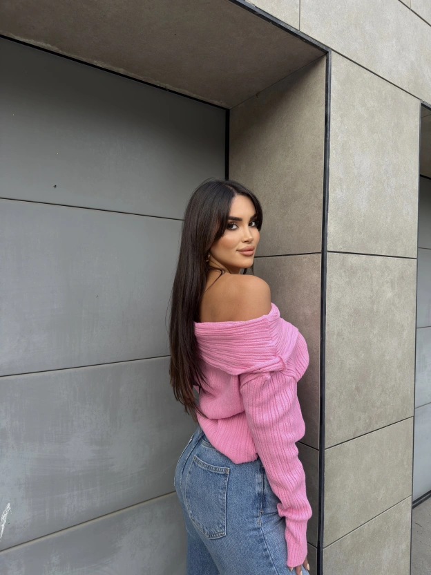 Pembe Madonna yaka Kazak