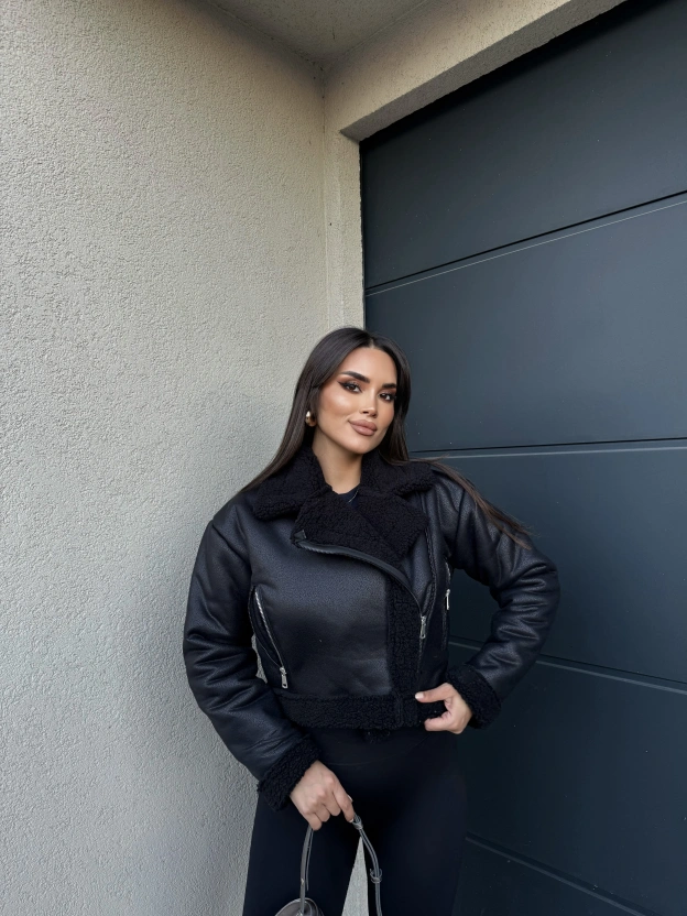 Siyah Fermuarlı Mont