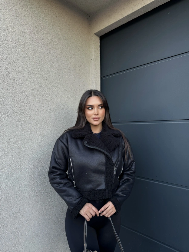 Siyah Fermuarlı Mont