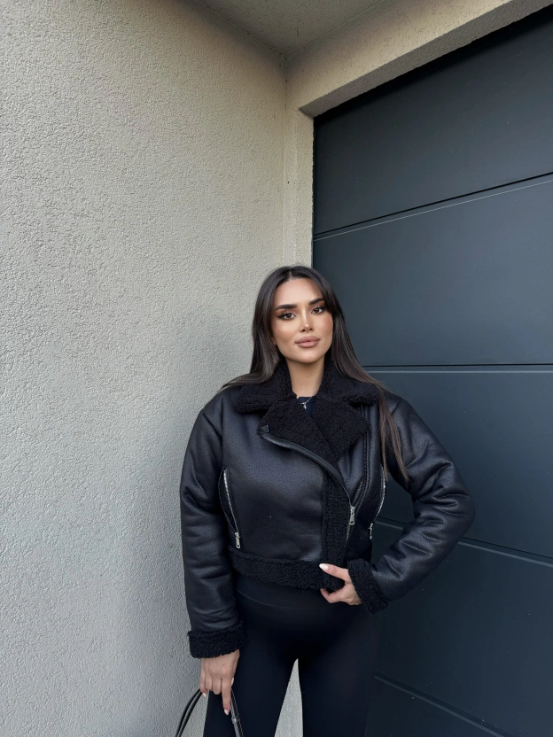 Siyah Fermuarlı Mont