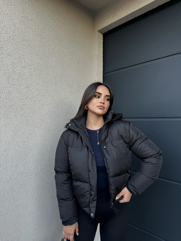 Siyah Kapüşonlu Şişme Mont