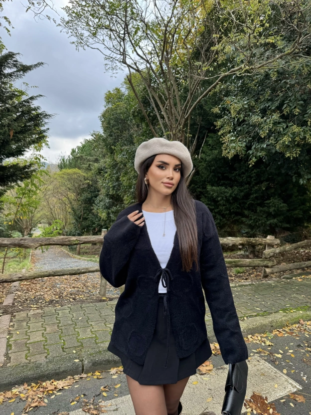 Siyah Bağlamalı Yumoş Kazak