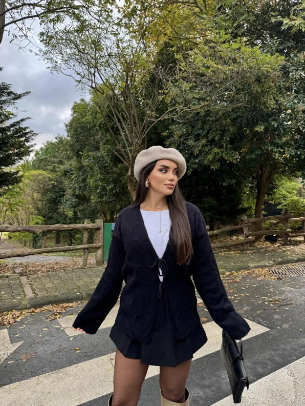 Siyah Bağlamalı Yumoş Kazak