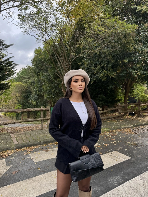 Siyah Bağlamalı Yumoş Kazak