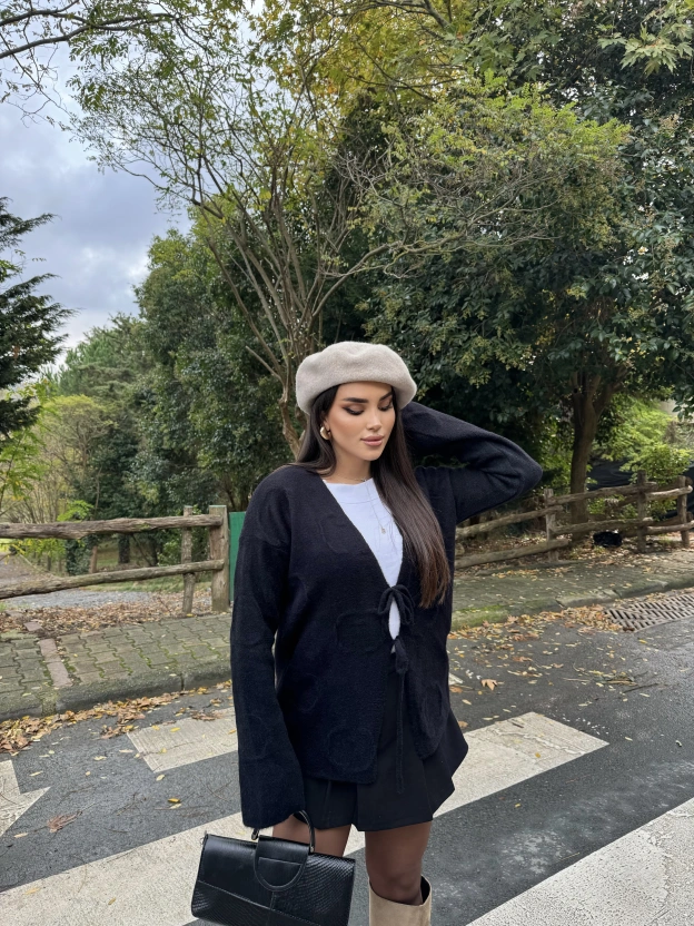 Siyah Bağlamalı Yumoş Kazak