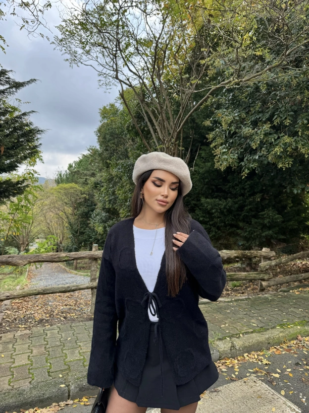 Siyah Bağlamalı Yumoş Kazak