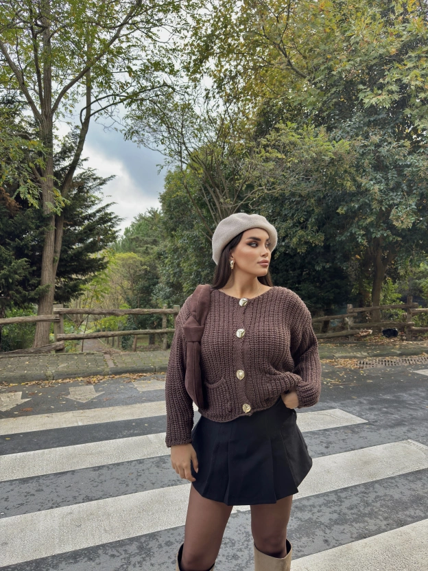 Kahverengi Örgü Düğme Detay Hırka