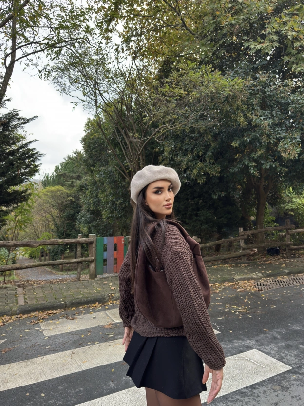 Kahverengi Örgü Düğme Detay Hırka