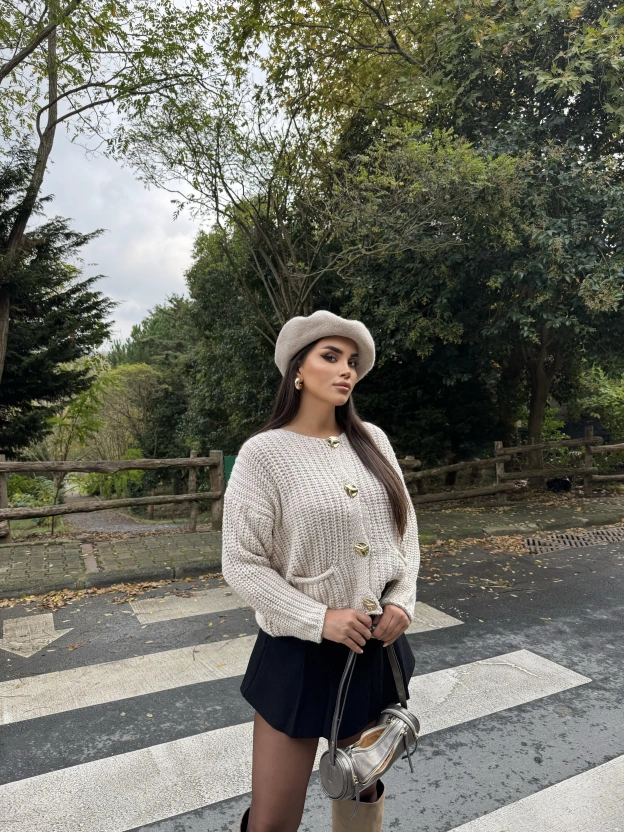 Bej Örgü Düğme Detay Hırka