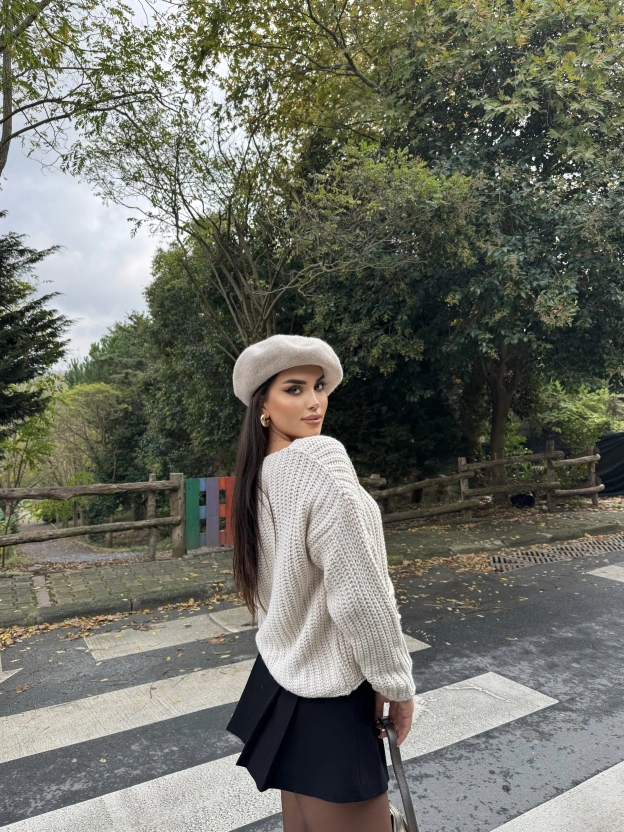 Bej Örgü Düğme Detay Hırka