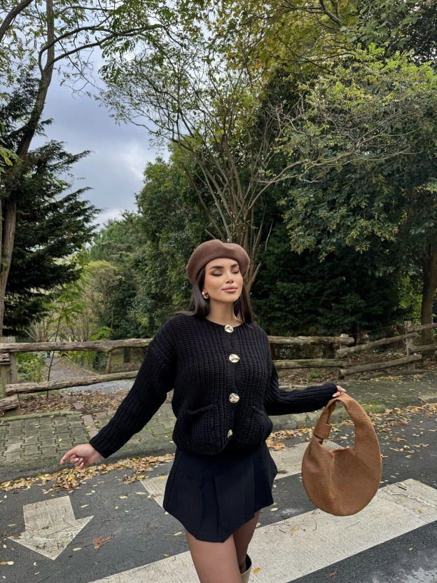 Siyah Örgü Düğme Detay Hırka