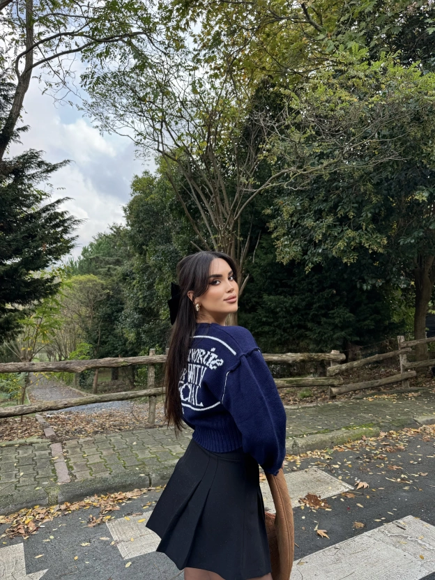 Lacivert Sırt Baskılı Crop Hırka