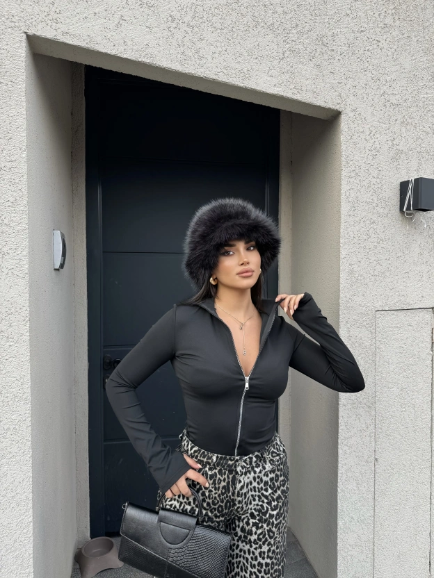 Siyah Parmak Geçirmeli Body