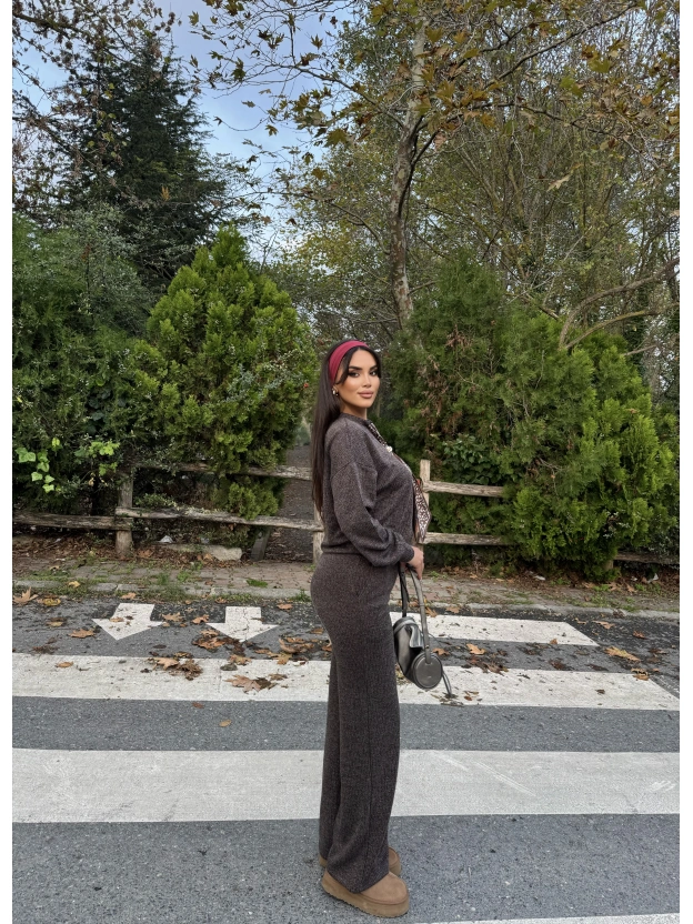 Kahverengi Fularlı Simli Takım